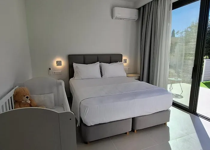 Arillas Marilou Villa *